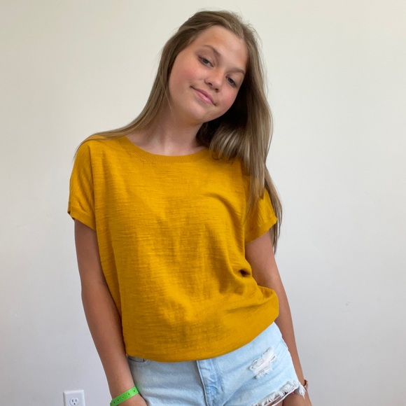 SIMPLE YELLOW TEE FROM LOFT - Picture 1 of 6